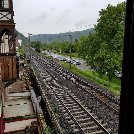 Hotelzimmer Im Alten Reihenhaus Auf Der Stadtmauer Bacharach Buitenkant foto