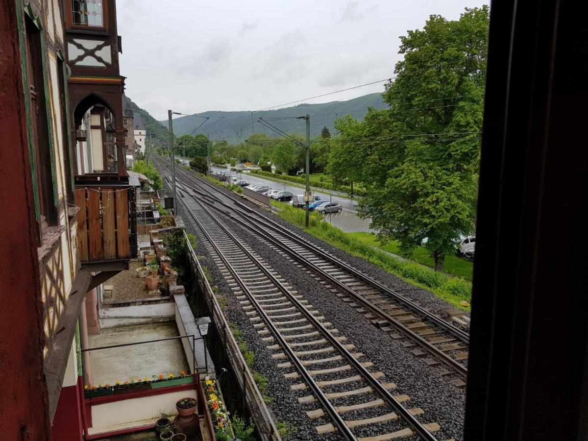 Hotelzimmer Im Alten Reihenhaus Auf Der Stadtmauer Bacharach Buitenkant foto