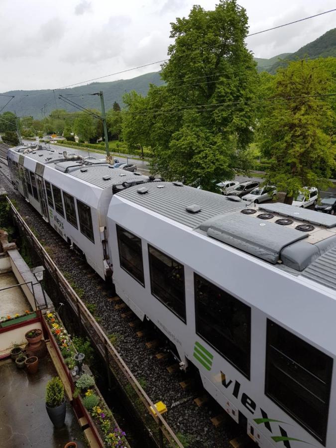 Hotelzimmer Im Alten Reihenhaus Auf Der Stadtmauer Bacharach Buitenkant foto